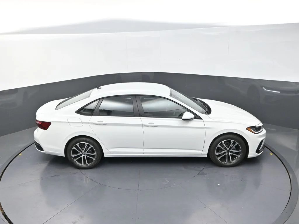 Used 2026 White Volkswagen 1.5T Sport image 21