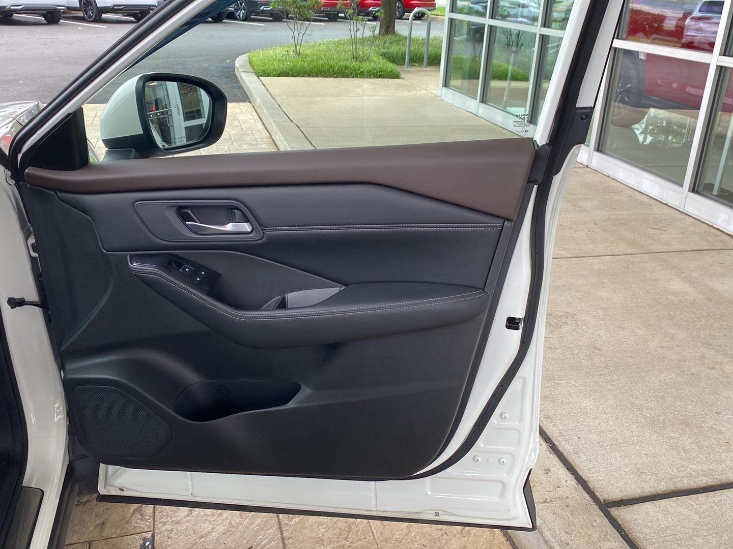 Certified Used 2023 Pearl White Tricoat Nissan SL image 25