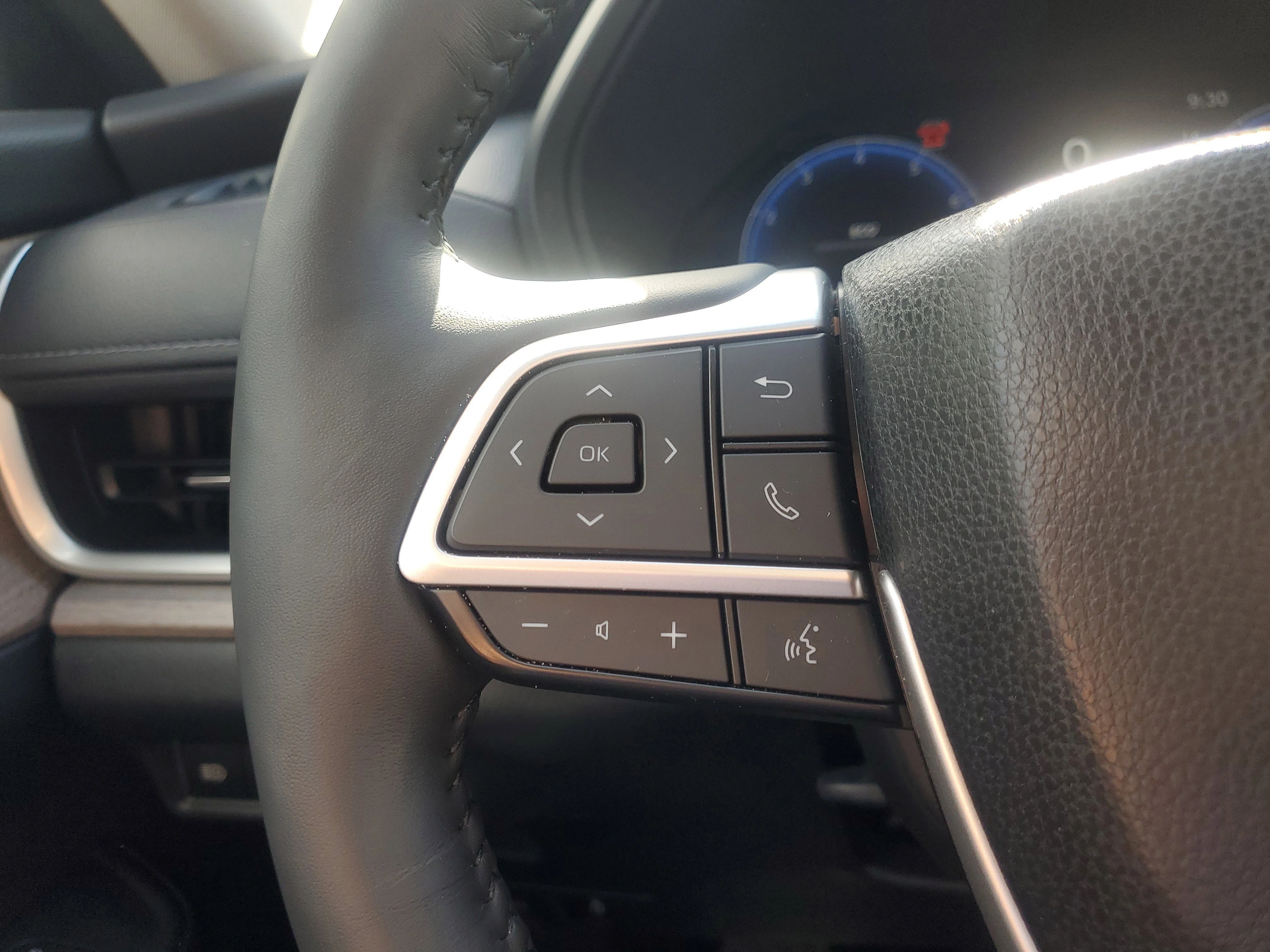 Used 2024 Cloud Toyota Platinum image 23