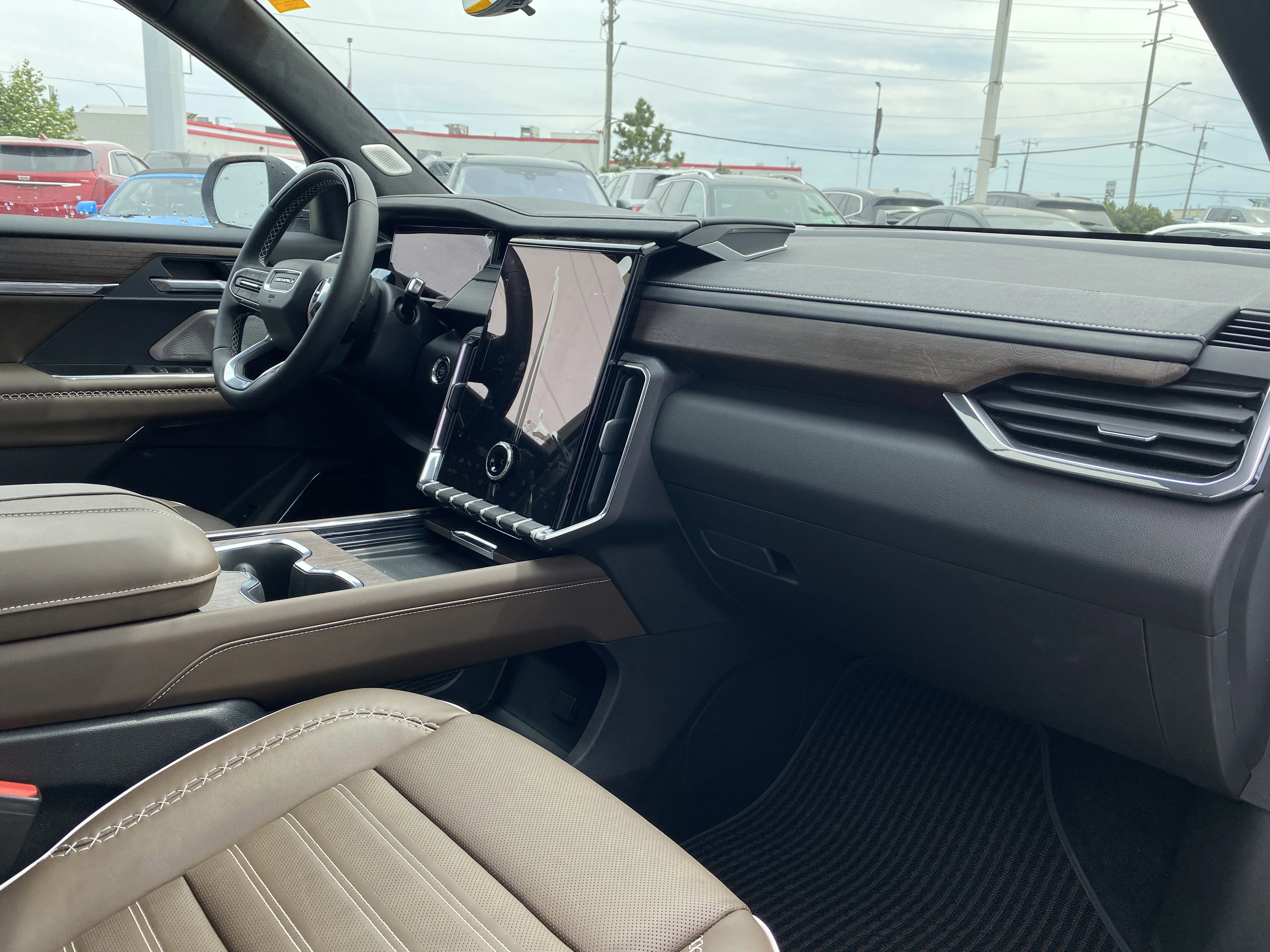 New 2026 GLACIER WHITE TRICOAT GMC Denali Ultimate image 30