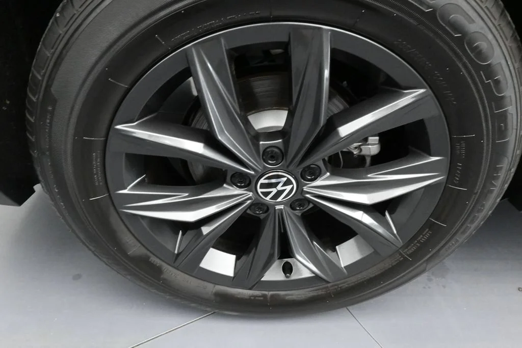 Used 2024 Silver Metallic Volkswagen 2.0T SE image 42