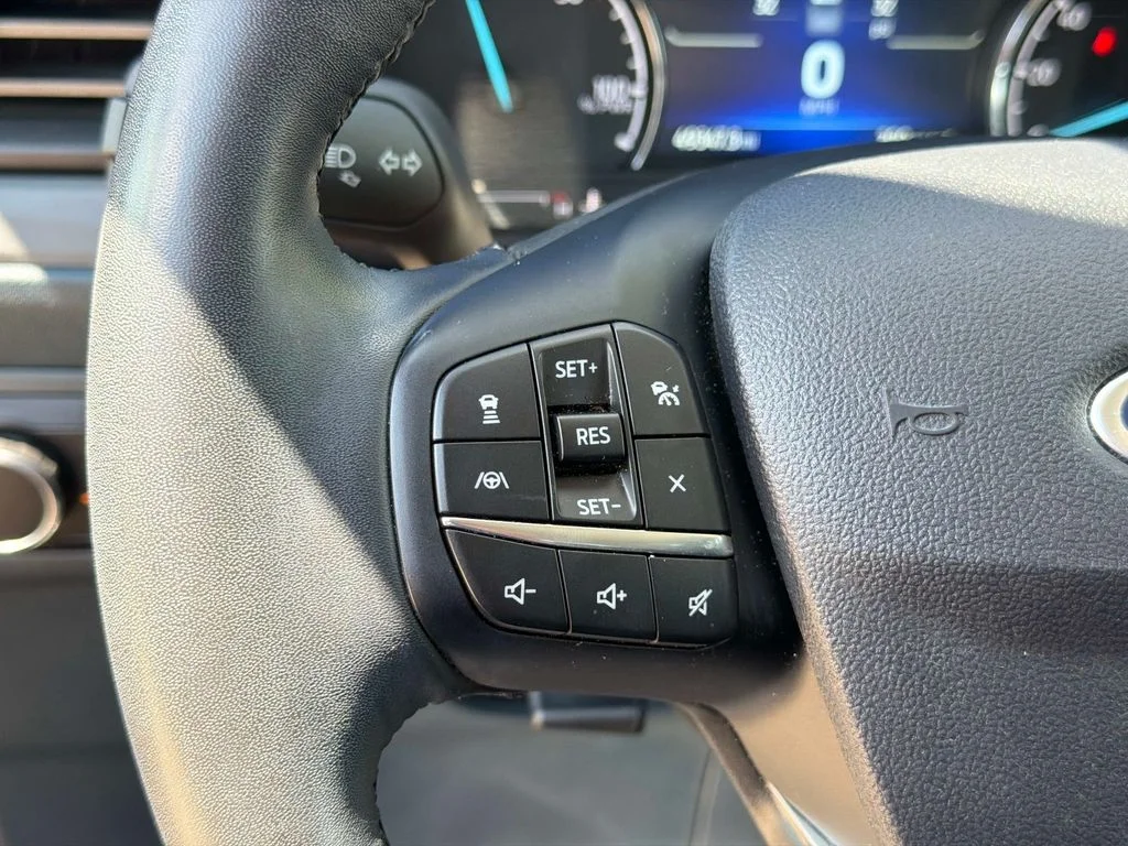 Used 2024 Oxford White Ford Lariat image 30