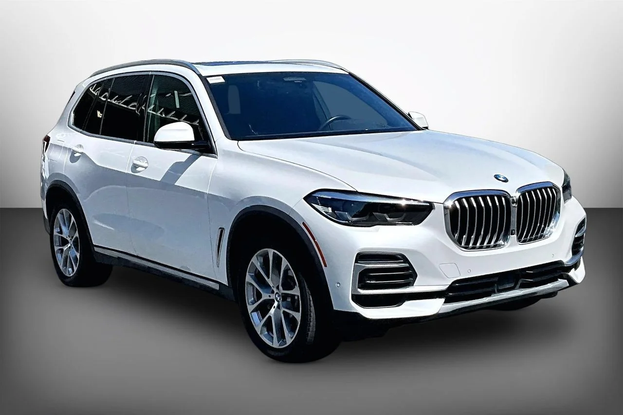 Certified Used 2022 White BMW xDrive40i image 1