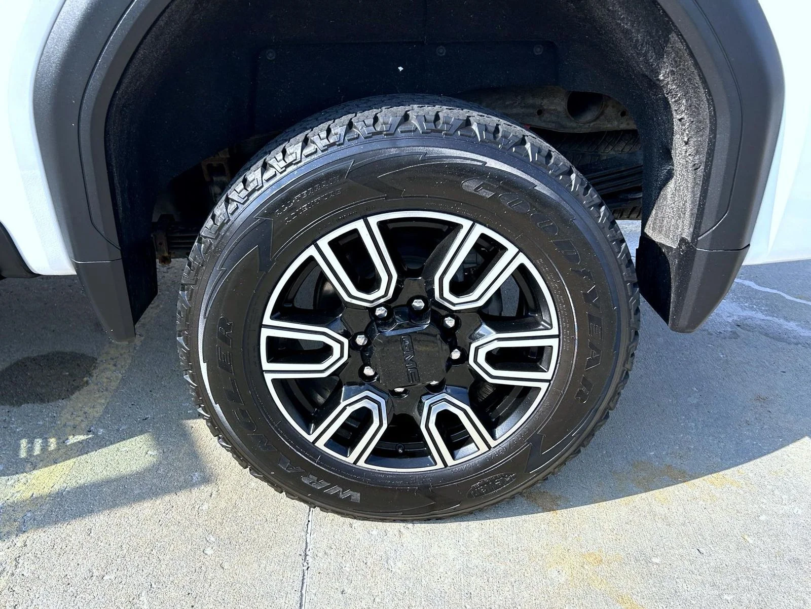Used 2020 White GMC AT4 image 22
