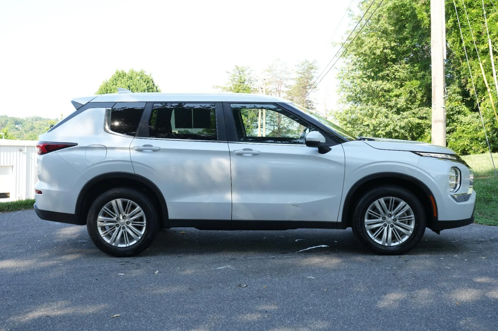 Used 2024 Silver Mitsubishi ES image 8