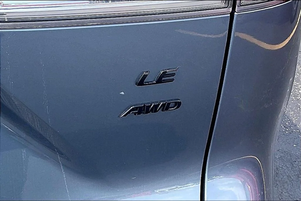 Used 2023  Toyota LE image 7