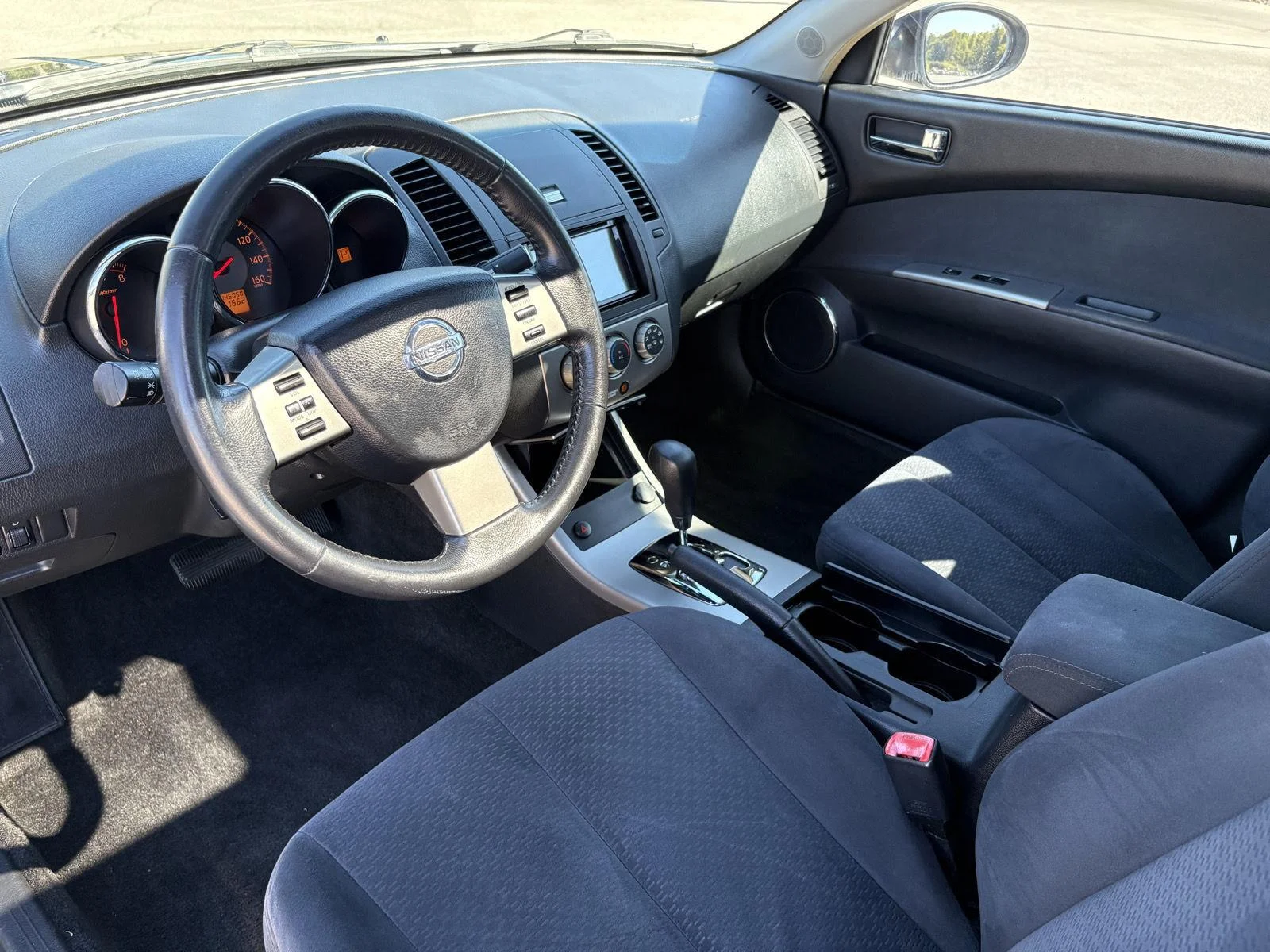 Used 2005 Smoke Metallic Nissan 3.5 SE image 7