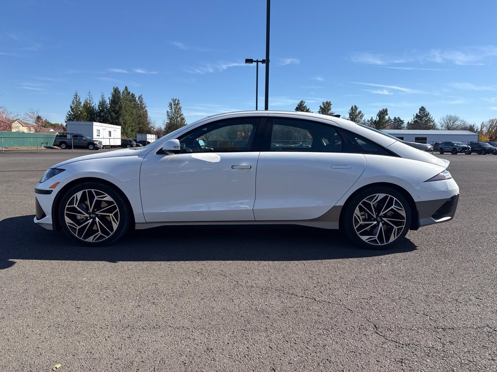 Used 2023 Serenity White Hyundai Limited image 4