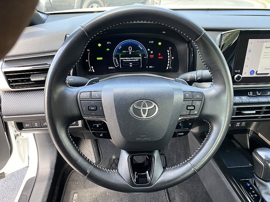 Used 2025 Ice Cap Toyota SE image 14
