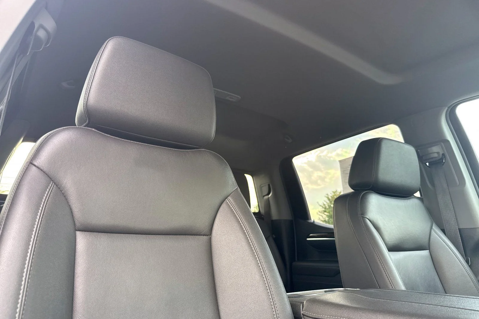 Used 2025  GMC Elevation image 15