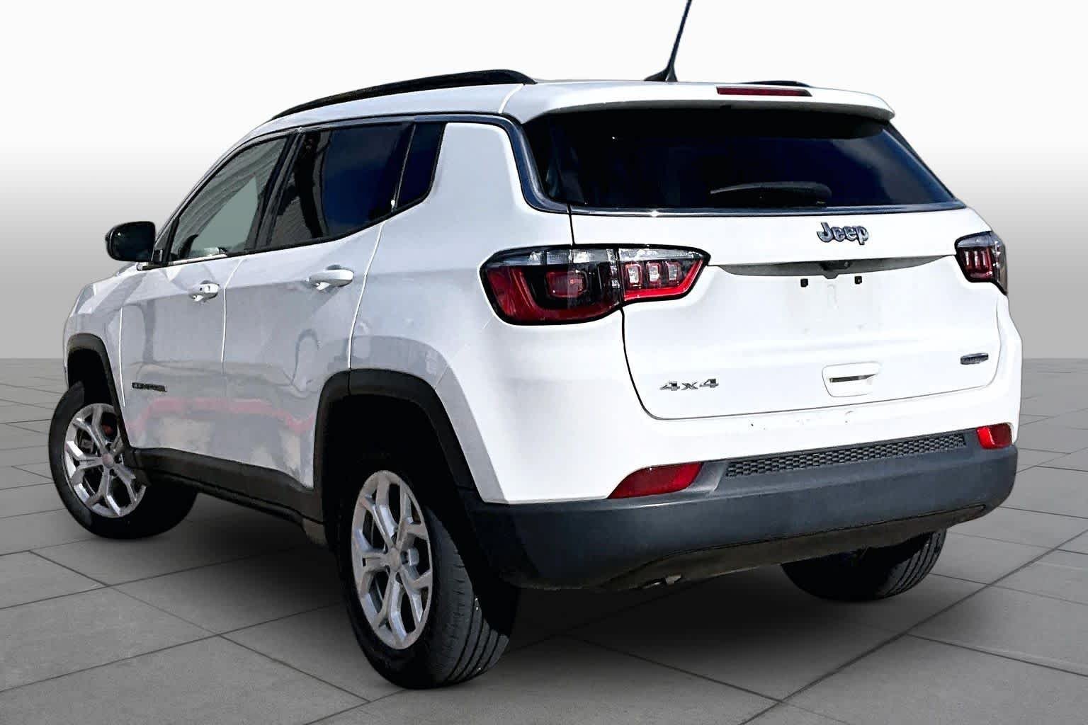Used 2024 Bright White Clearcoat Jeep Latitude image 12