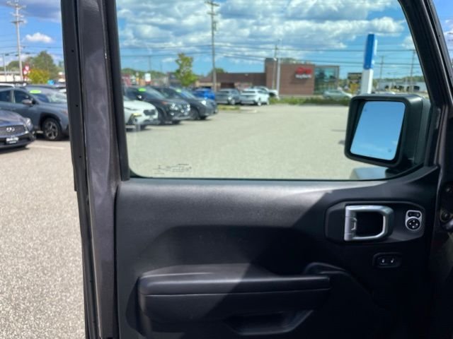 Used 2018 Crystal Metallic Jeep Unlimited Sport S image 15