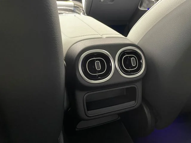 New 2027 White Mercedes-Benz GLC 300 image 45