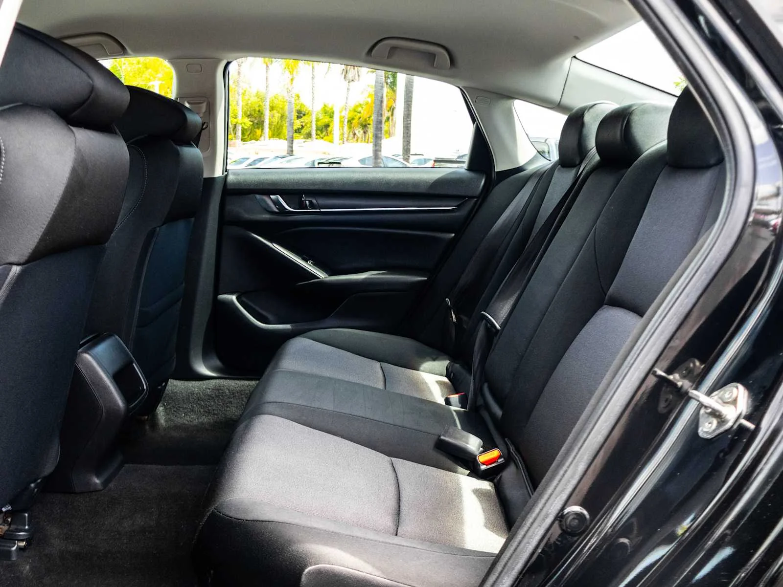 Used 2019 Crystal Black Pearl Honda LX 1.5T image 17