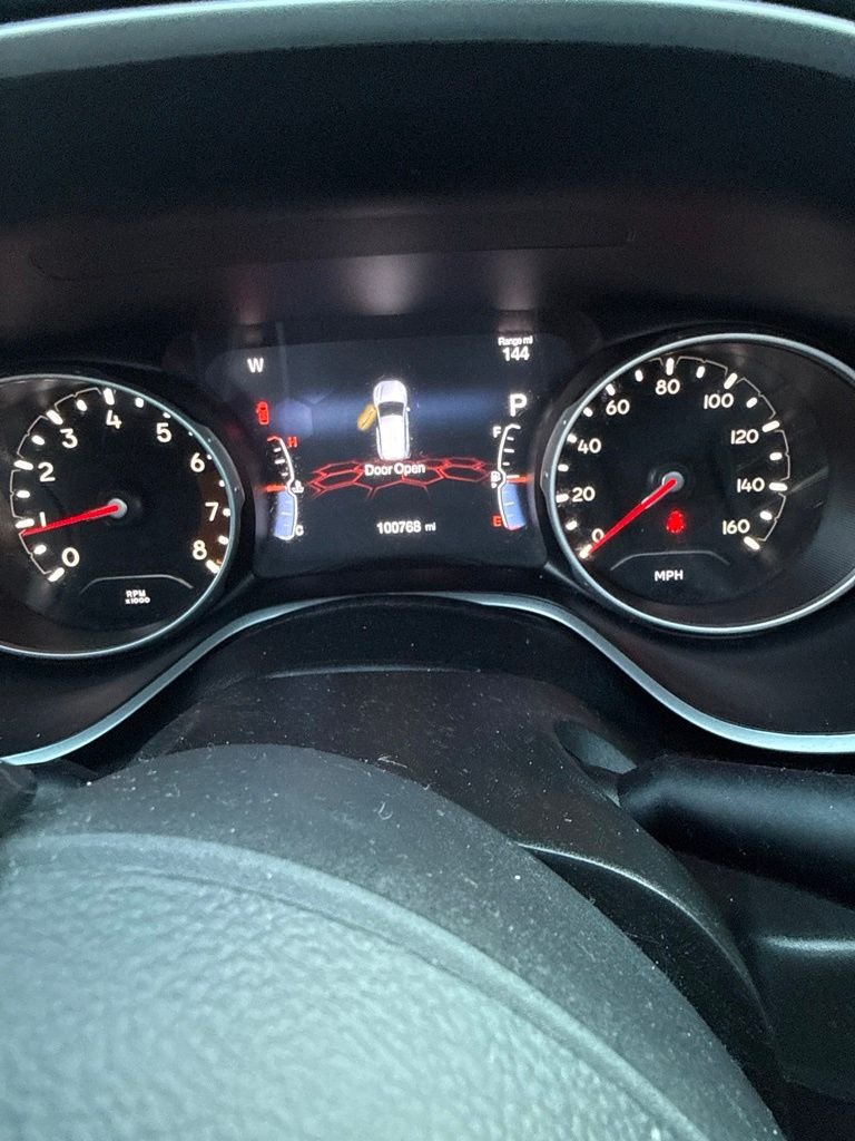 Used 2020 Gray Jeep Limited image 4