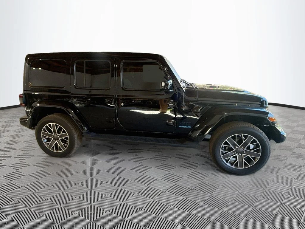 Used 2022 Black Jeep Unlimited Sahara 4xe image 5