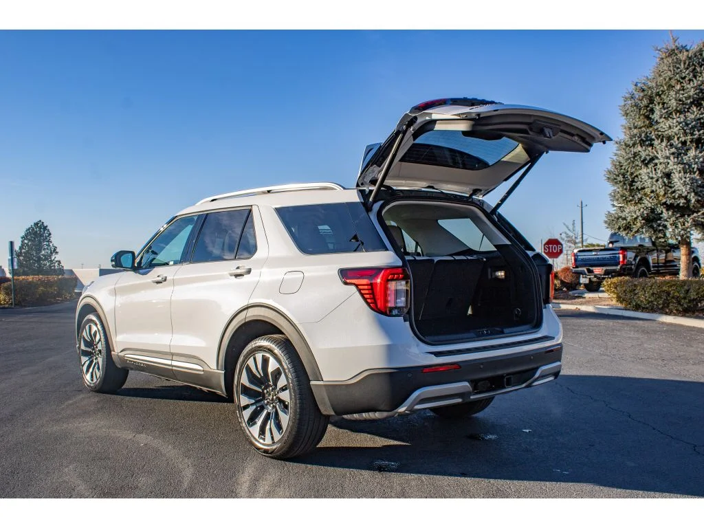 New 2026 Star White Metallic Tri-Coat Ford Platinum image 9