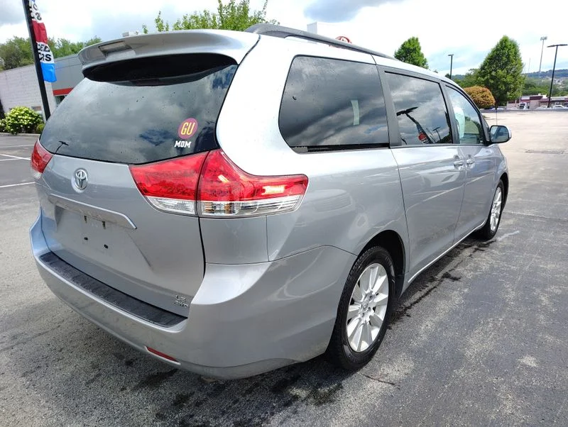 Used 2014 Silver Toyota LE image 3