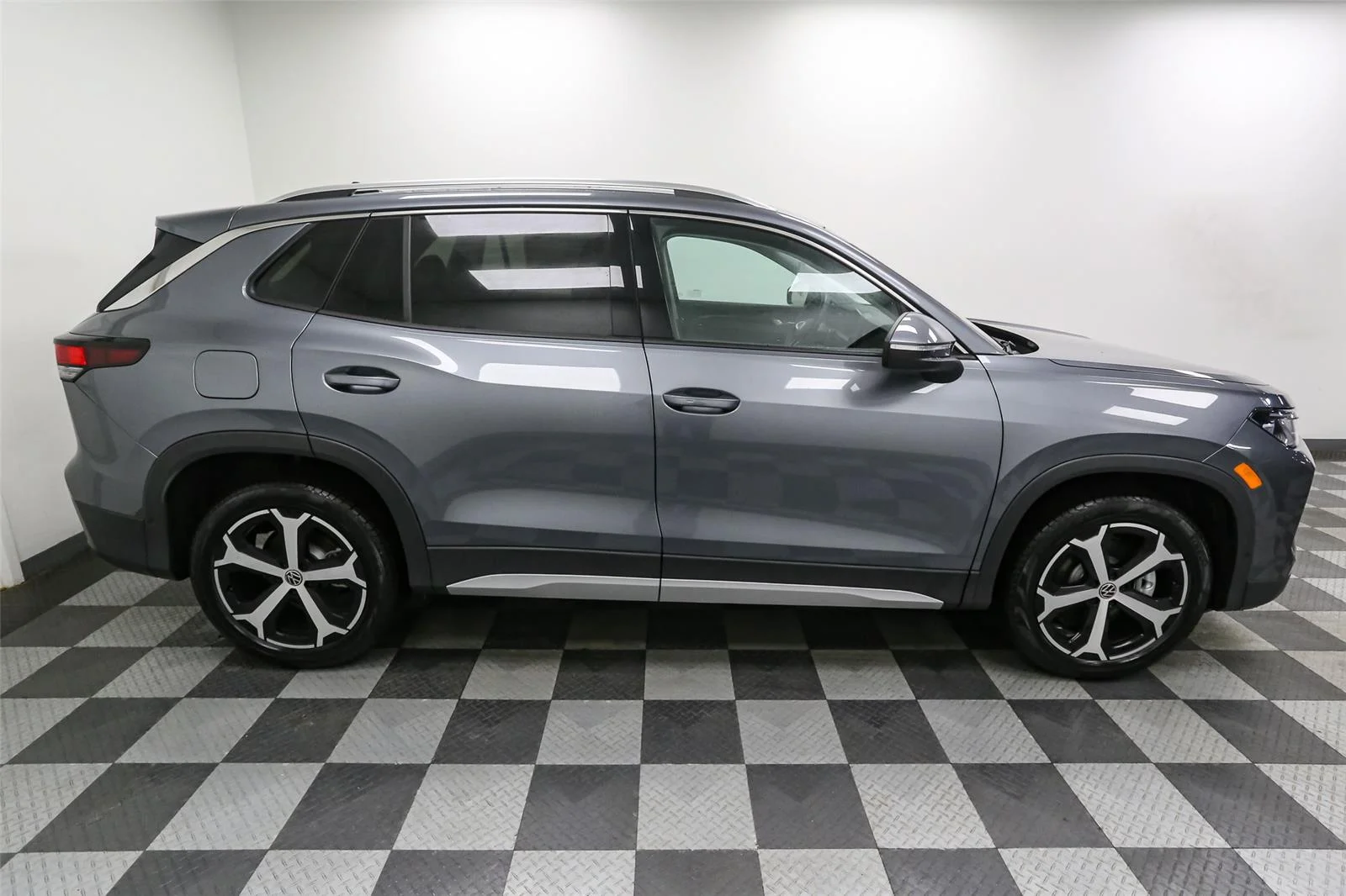 New 2026 Platinum Gray Metallic Volkswagen SE image 7