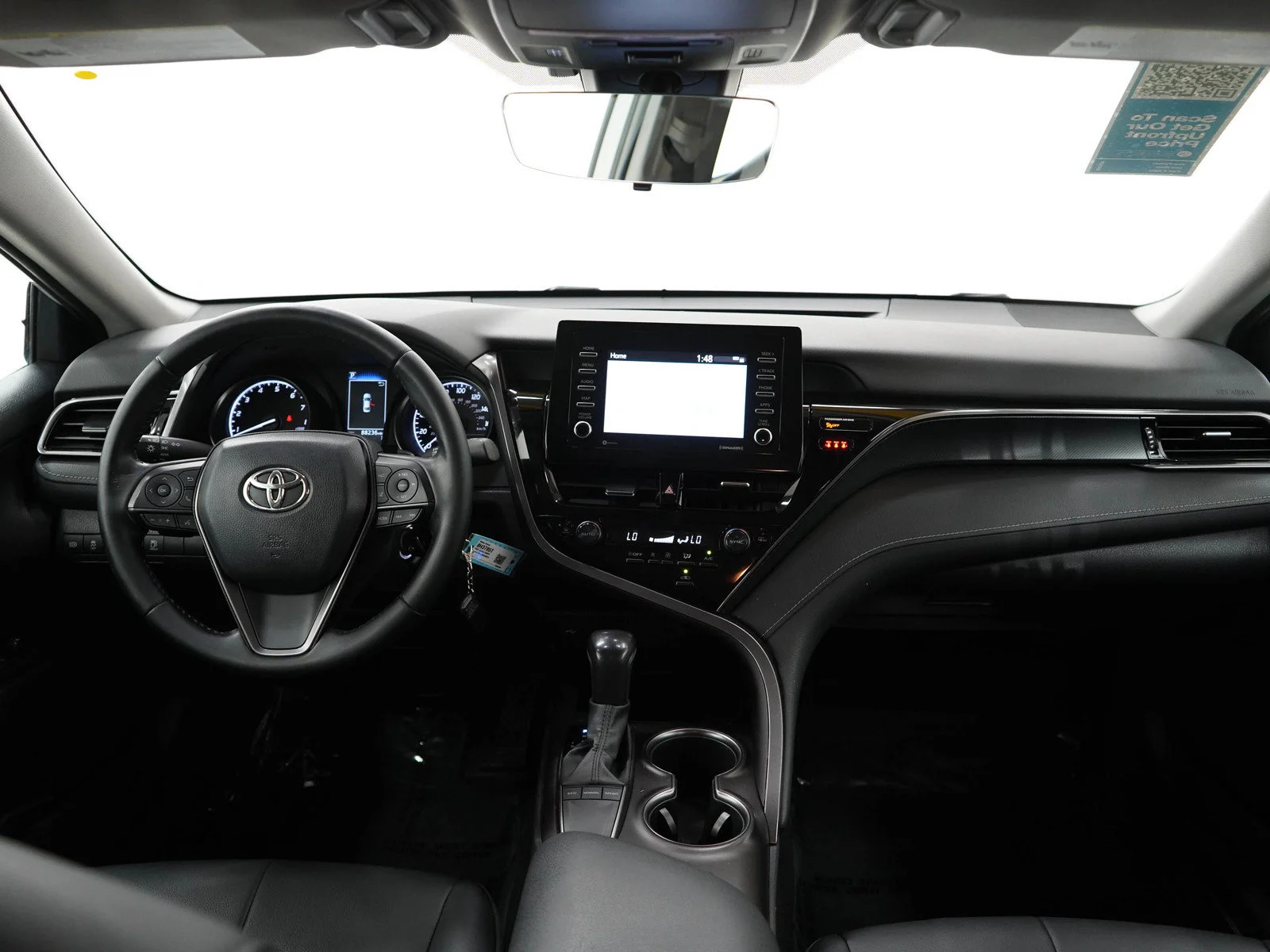 Used 2022  Toyota SE image 13
