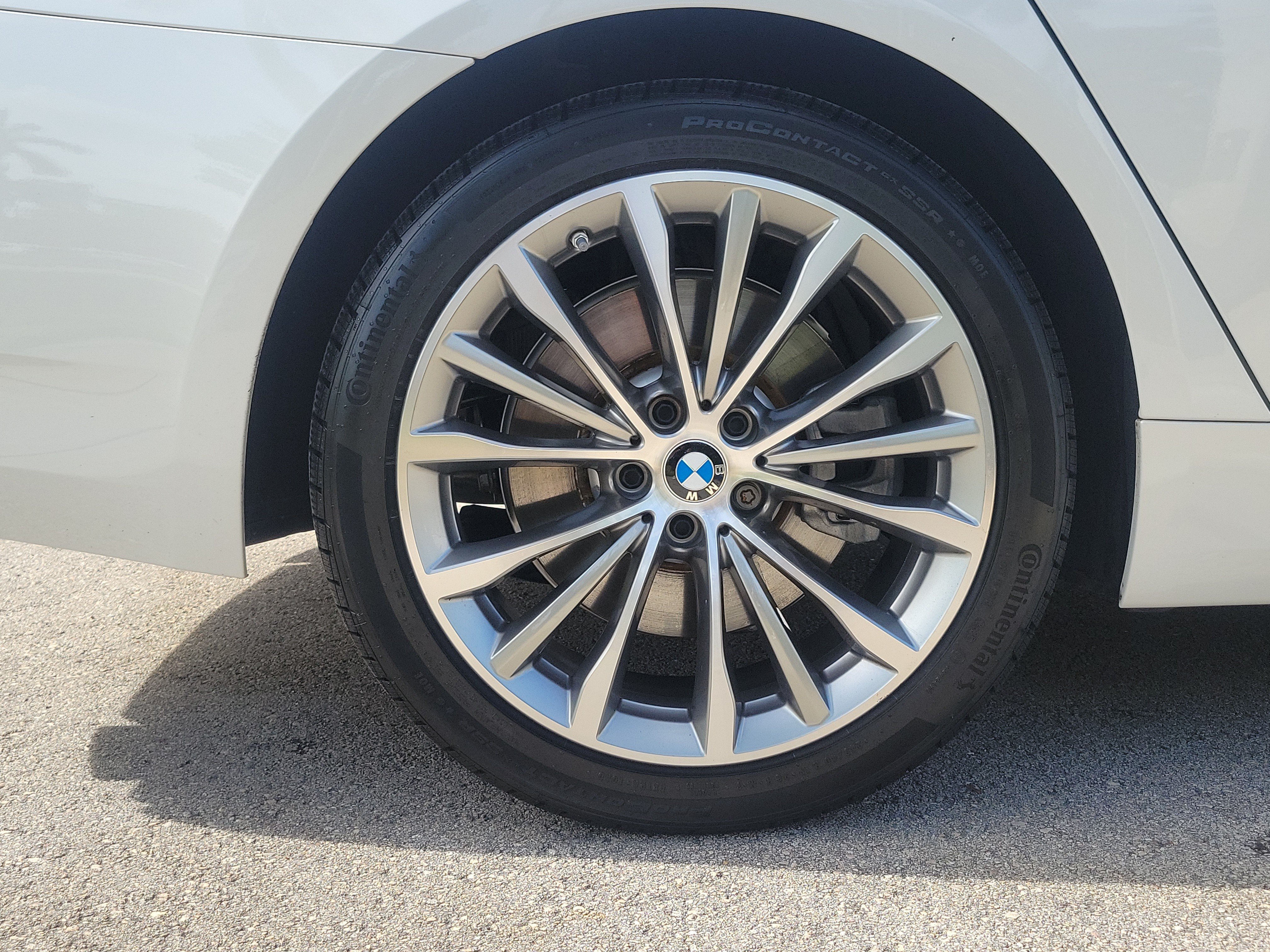 Certified Used 2023 Mineral White Metallic BMW 540i image 5