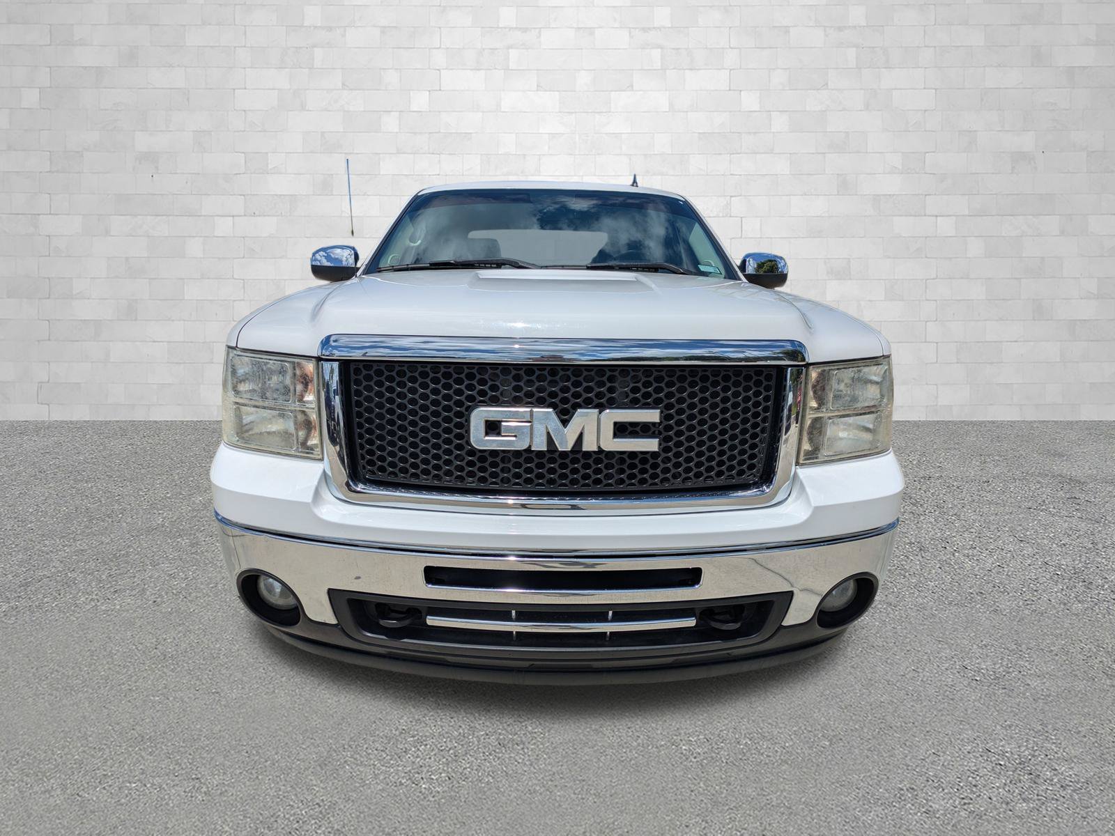 Used 2009 Summit White GMC SLE image 6