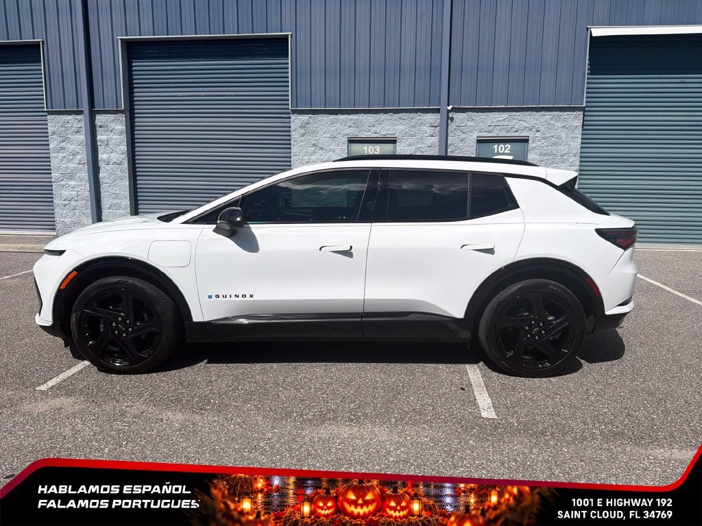 Used 2024 Summit White Chevrolet 2RS image 2