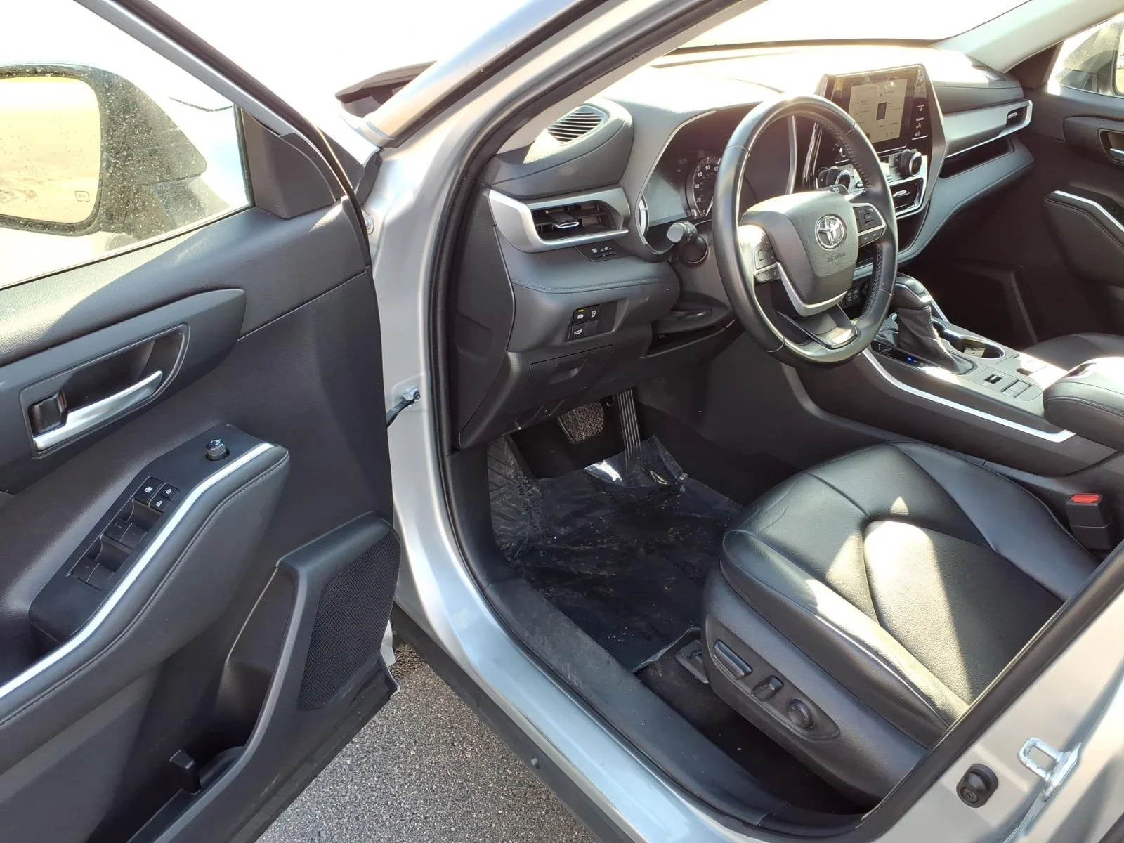 Certified Used 2023 Silver Toyota XLE image 10