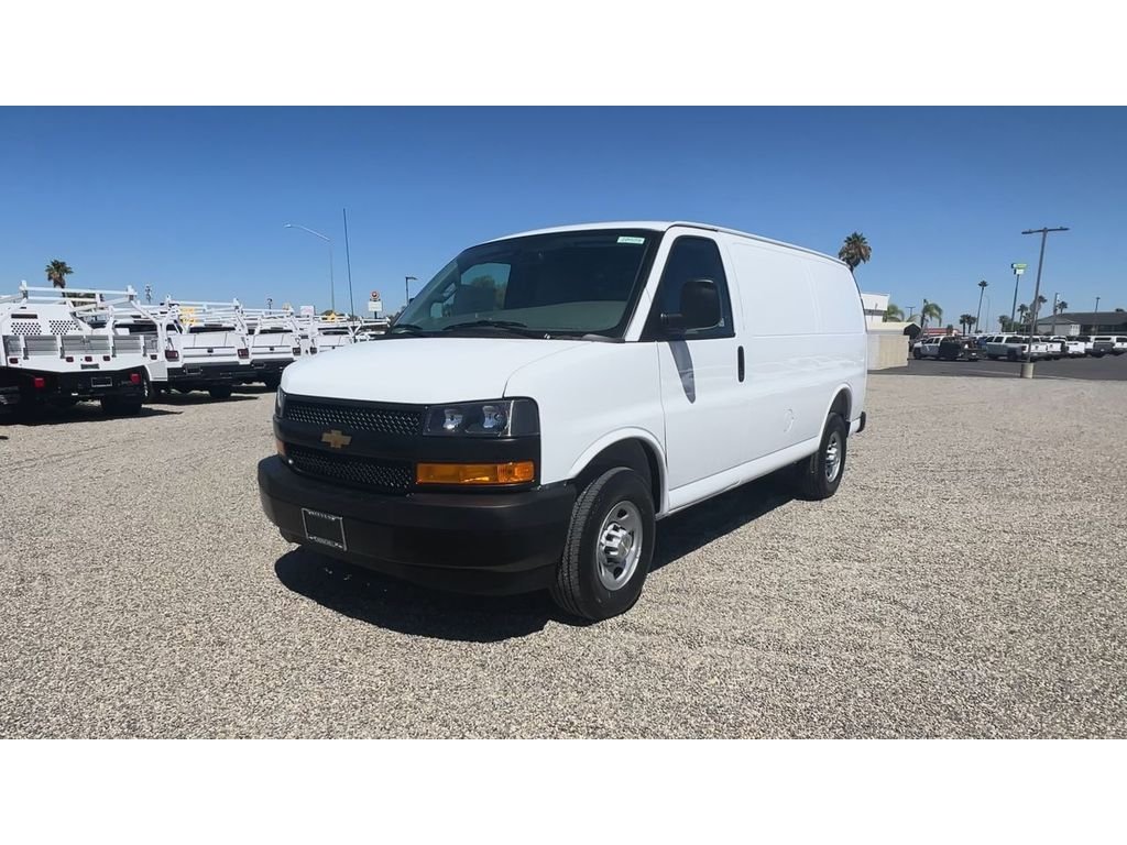 New 2026 Summit White Chevrolet 1WT image 7