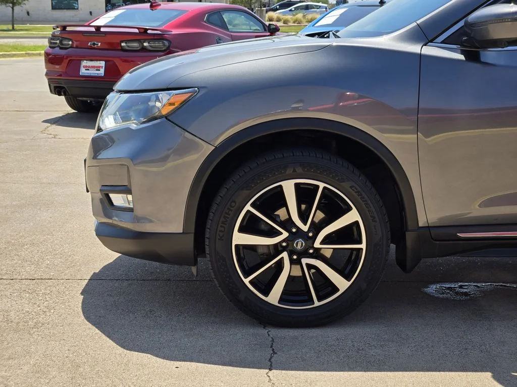 Used 2019 Gray Nissan SL image 7