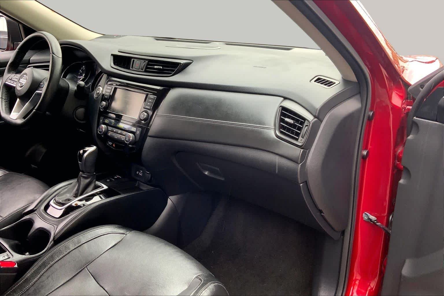 Used 2020 Scarlet Ember Tintcoat Nissan SL image 16