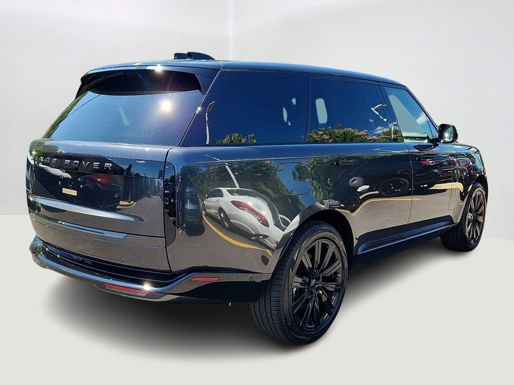 New 2026 Carpathian Grey Land Rover SE image 3