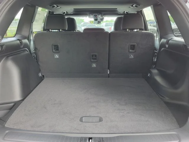 New 2026 Bright White Clear-Coat Exterior Paint Jeep Laredo X image 6