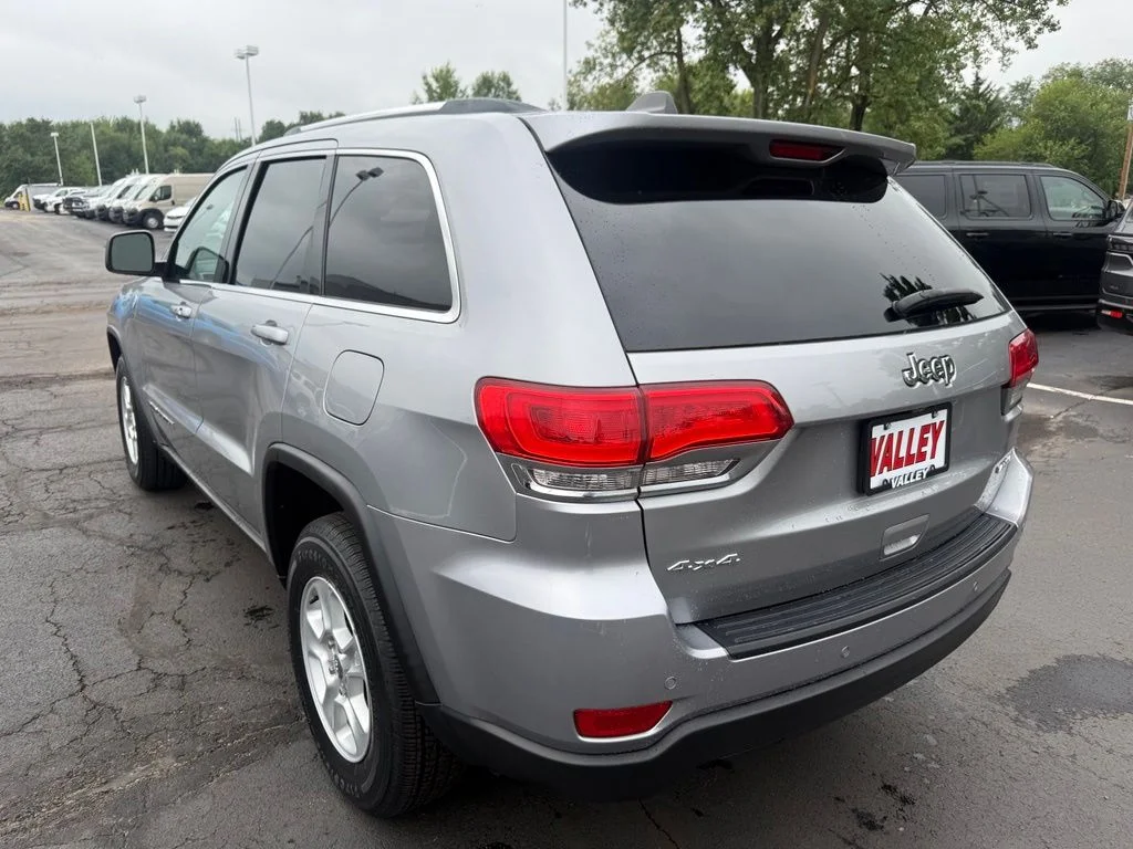 Used 2017 Silver Jeep Laredo image 6