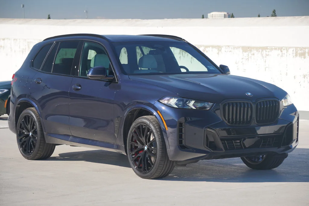 Used 2026 Black BMW sDrive40i image 3