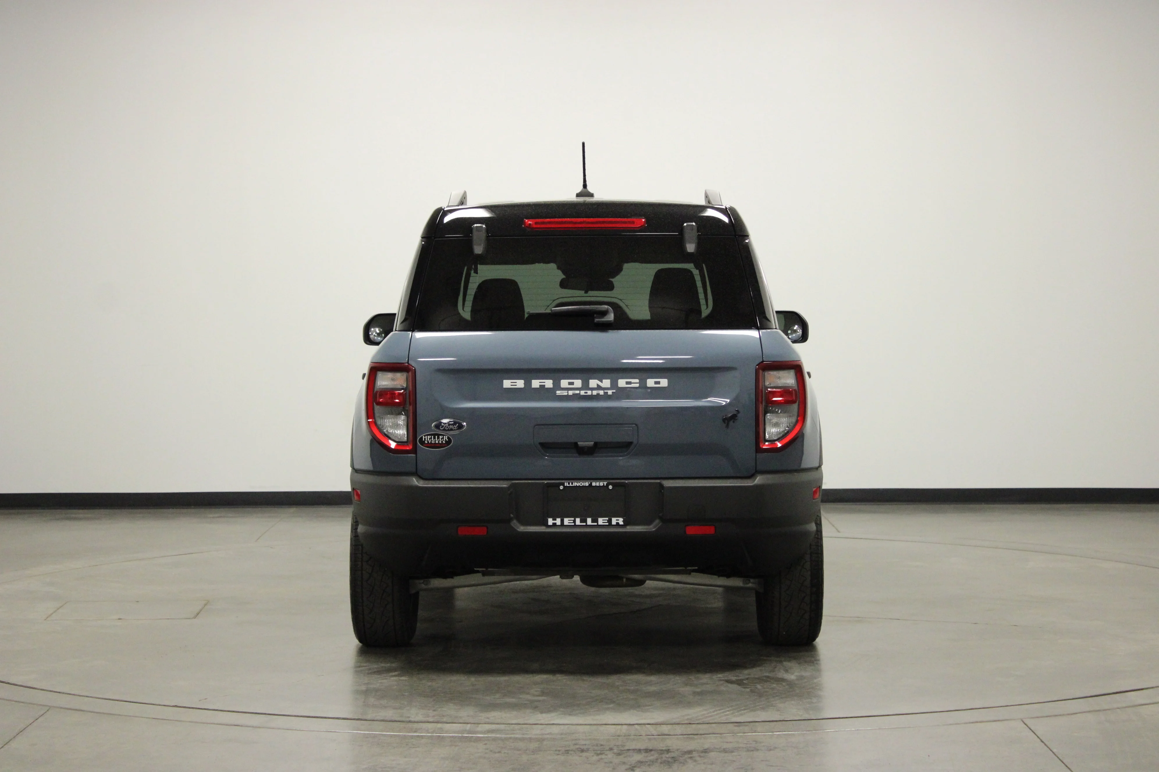 Used 2024 Azure Gray Metallic Ford Badlands image 7