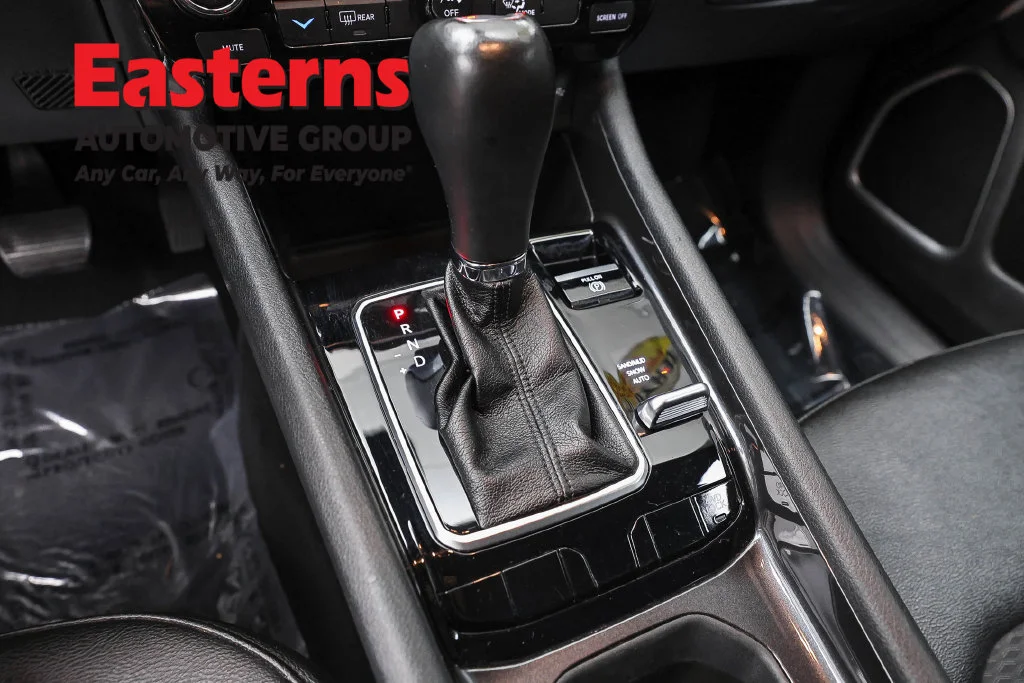 Used 2024 Black Jeep Latitude image 12