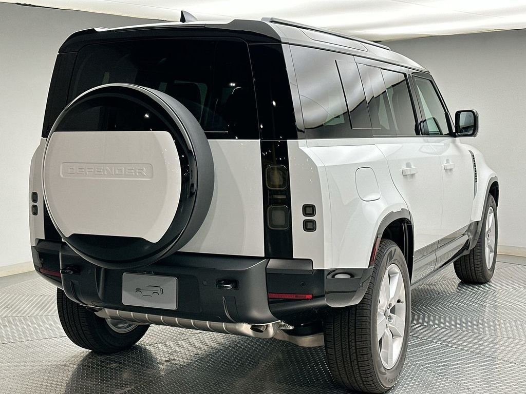 New 2026 Fuji White Land Rover X-Dynamic SE image 11