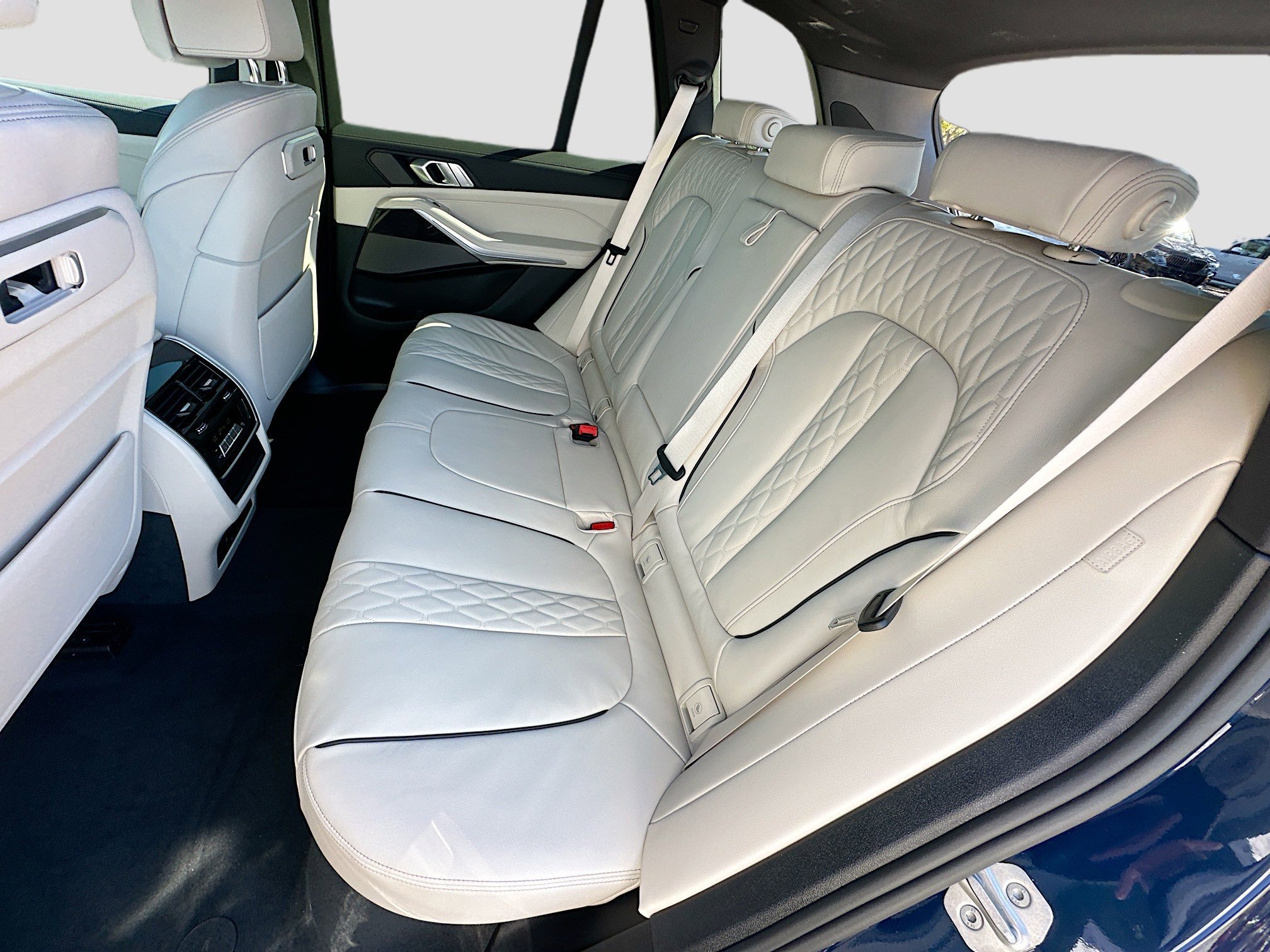 New 2026 Tanzanite Blue II Metallic BMW sDrive40i image 20