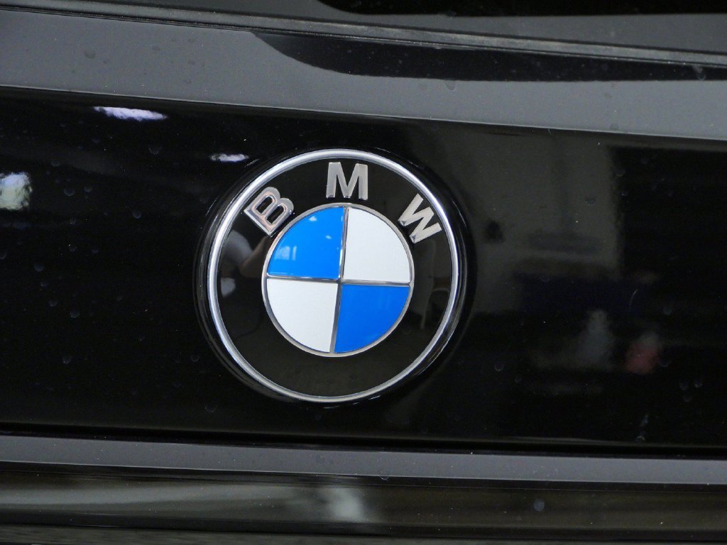 New 2027 Black Sapphire Metallic BMW M60i image 13