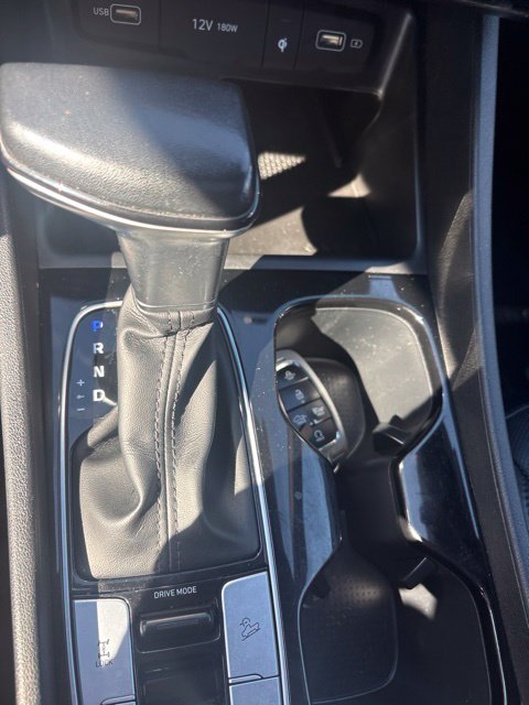 Used 2022 Black Hyundai Limited image 9