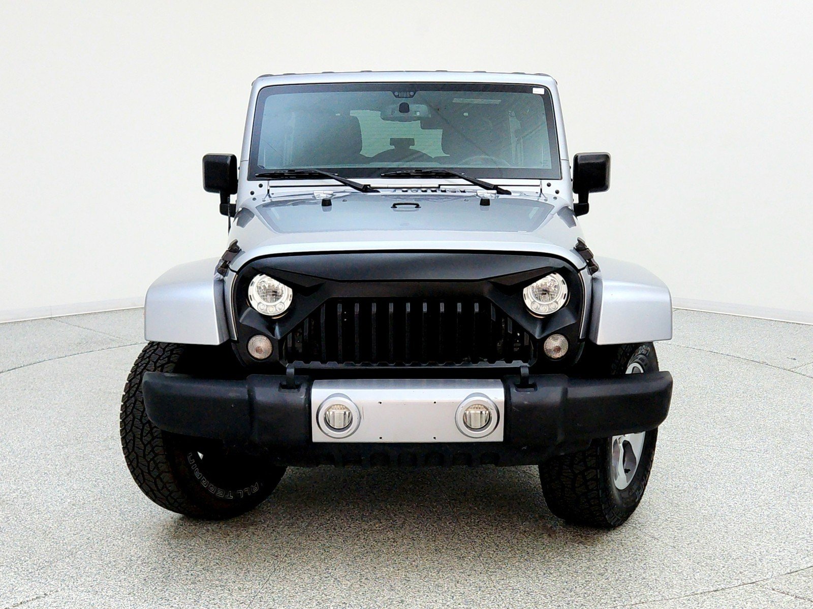 Used 2018 Billet Silver Metallic Clearcoat Jeep Sahara image 2