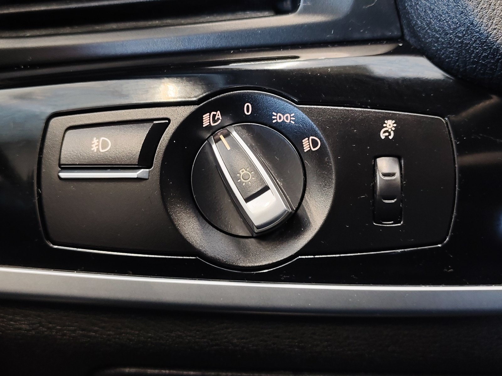 Used 2018 Alpine White BMW xDrive28i image 25
