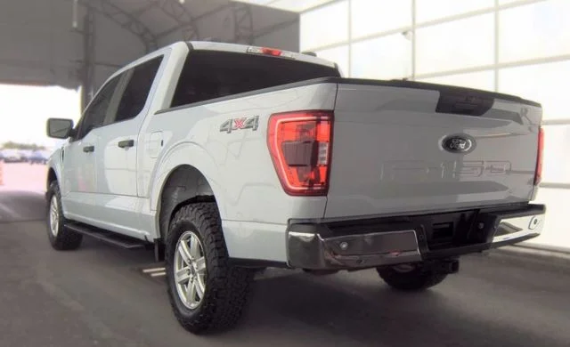 Used 2021 White Ford XLT image 3