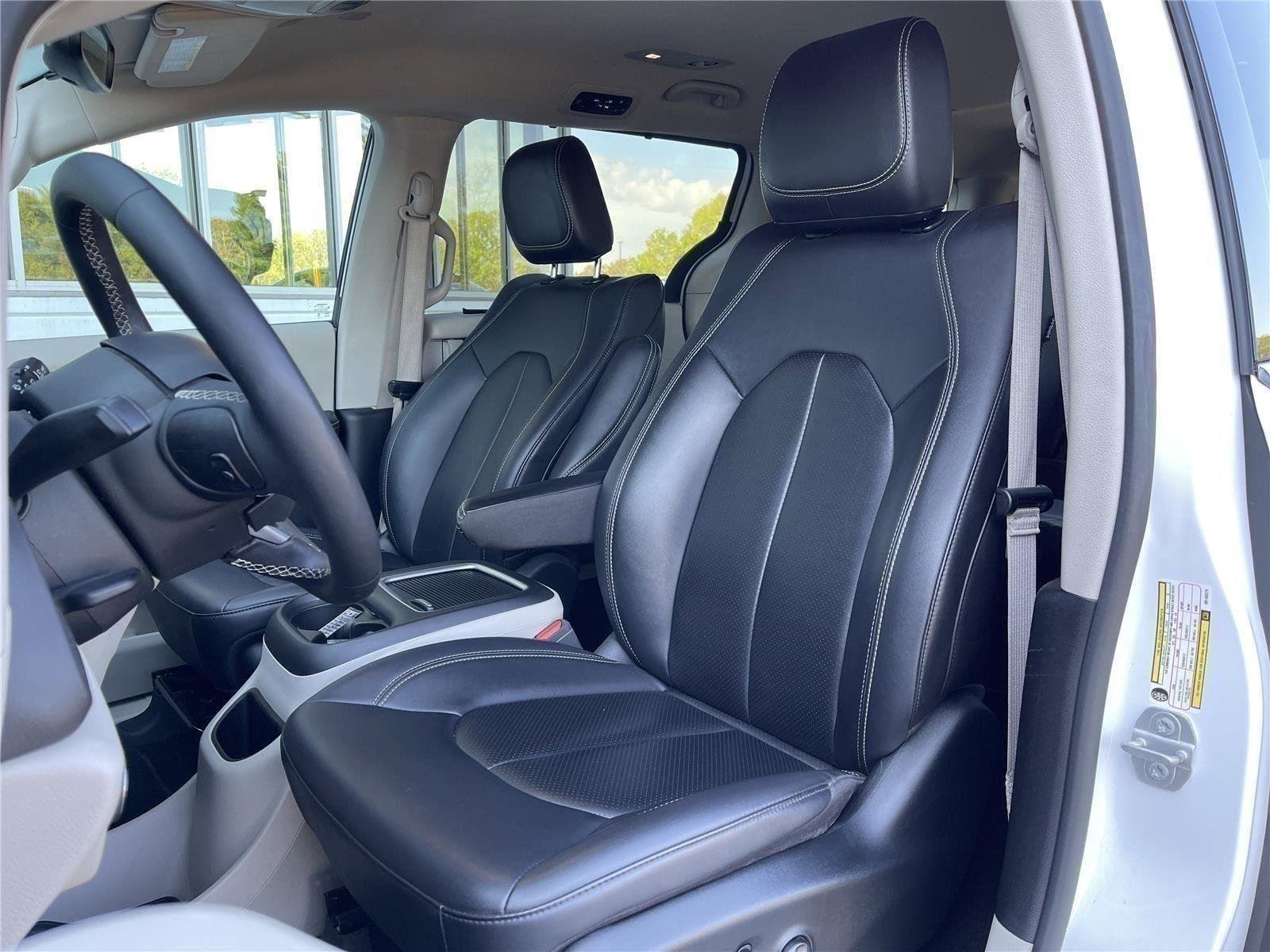 Used 2024 Bright White Clearcoat Chrysler Touring L image 13
