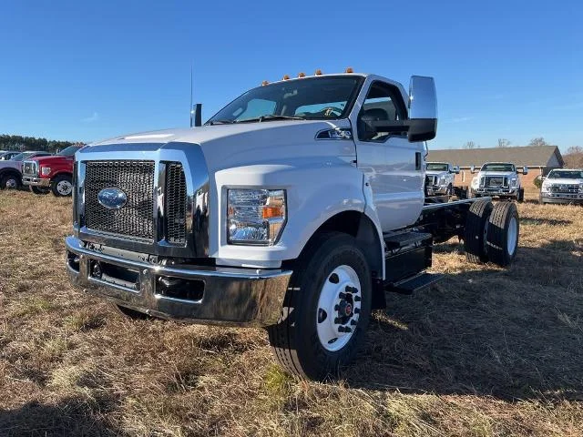 New 2025 Oxford White Ford F-750 SD Gas Straight Frame image 17