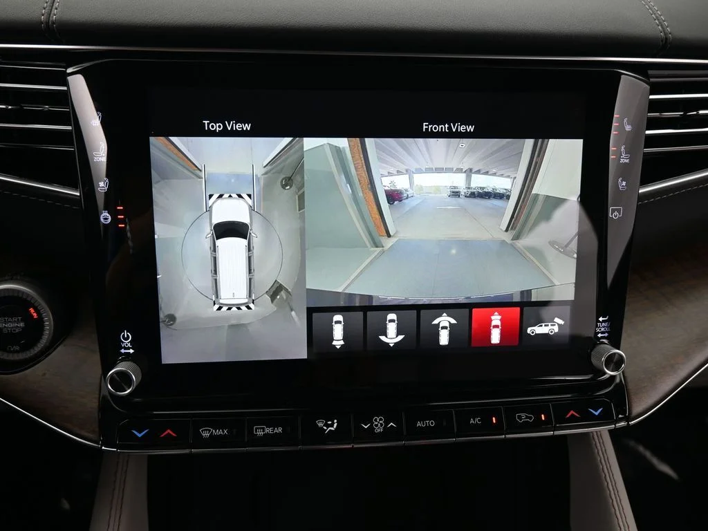 Used 2024 Diamond Black Crystal Pearlcoat Jeep Base image 27