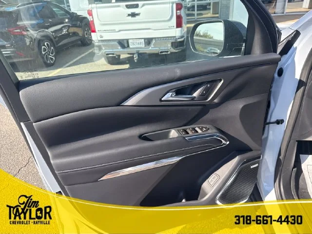 New 2027 Polar White Tricoat Chevrolet LT image 12