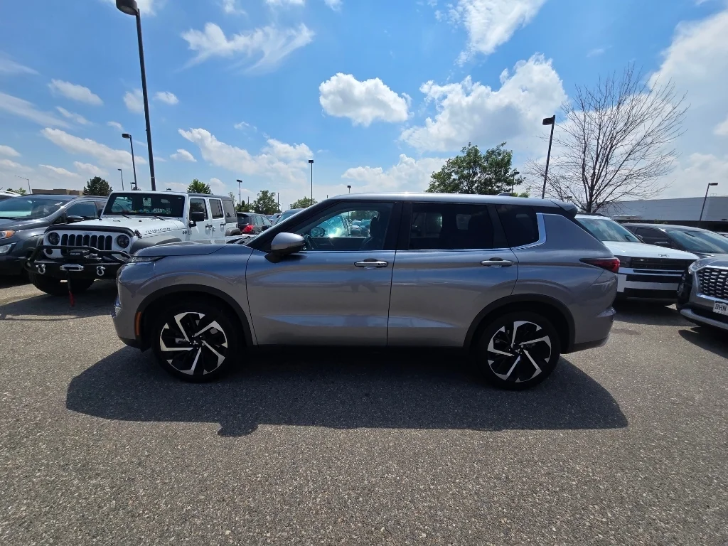 Used 2024 Gray Mitsubishi SE image 14