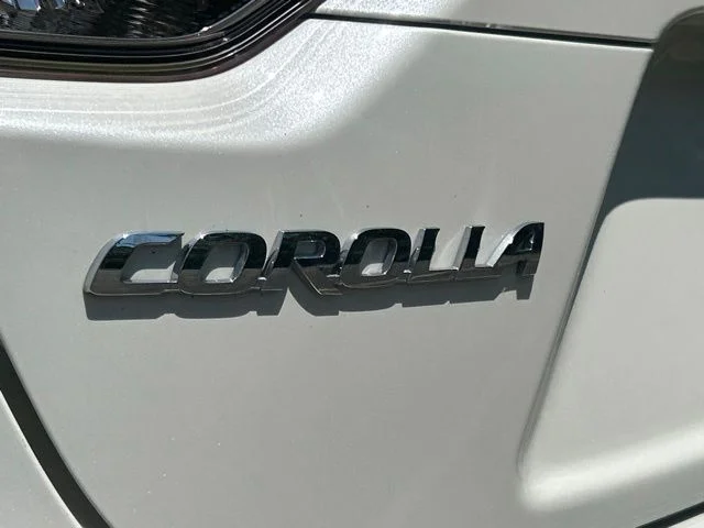 Used 2020 White Toyota LE image 11